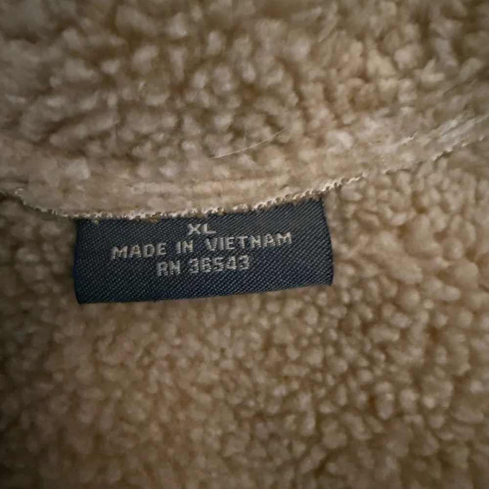 Van Heusen Faux Suede Sherpa-Lined Vest – Tan, Size XL Men’s - Picture 4 of 7